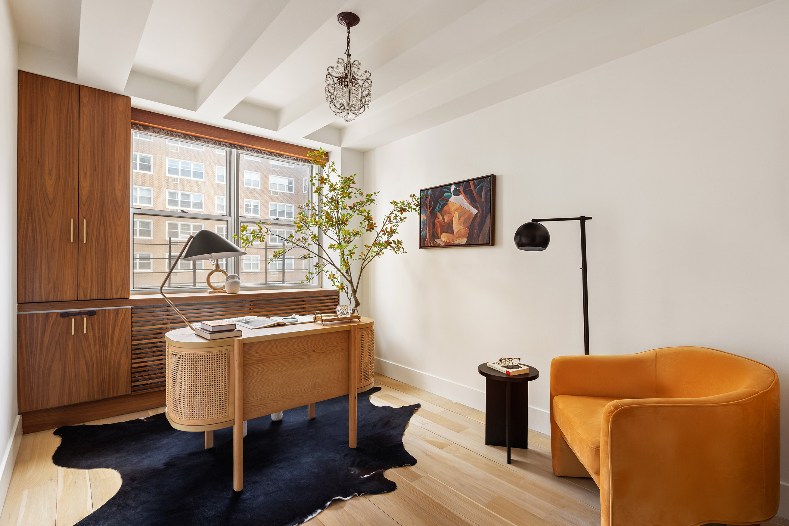 32 Gramercy Park South, Unit 12D Manhattan, NY 10003 - Photo 7 of 14 a room with furniture and a window