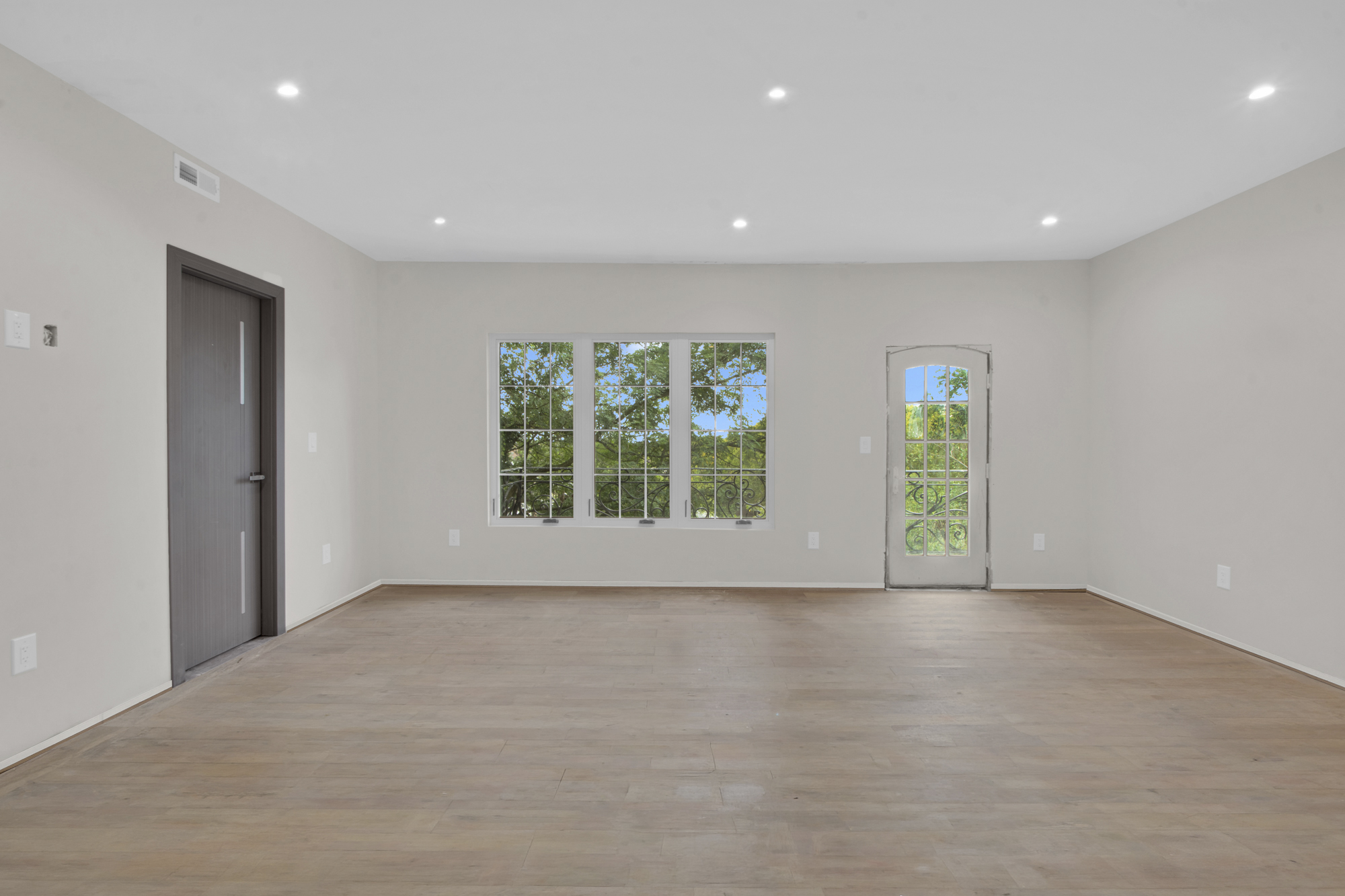 1233 Todt Hill Road Staten Island, NY 10304 - Photo 14 of 30 Gallery Image 14