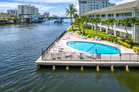$389,000 | 2881 Northeast 32nd Street, Unit 220, Fort Lauderdale, FL 33306
