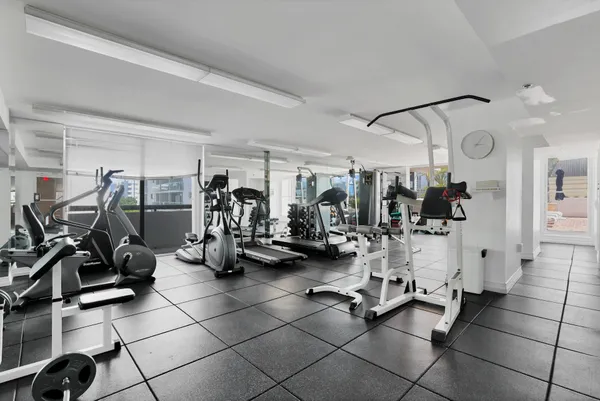 $3,000 | 1775 Washington Avenue, Unit 11D, Miami Beach, FL 33139