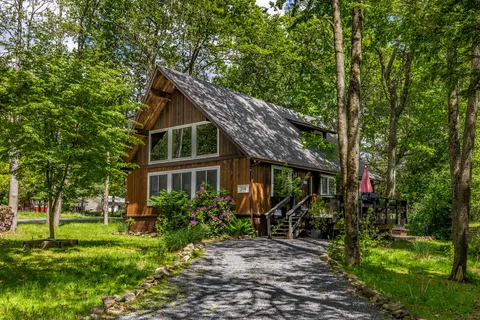 $359,000 | 214 Coach Road, Tobyhanna, PA 18466