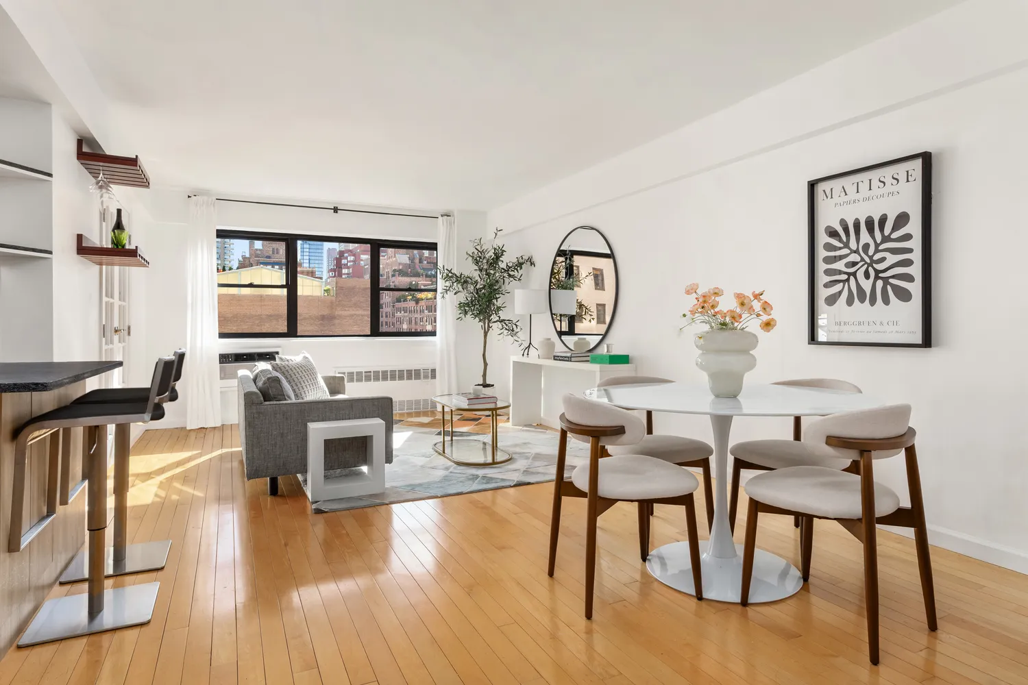 $895,000 | 181 East 73rd Street, Unit 9C | Lenox Hill