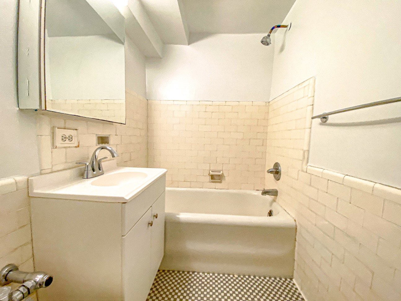 25 Tudor City Place, Unit 809 Manhattan, NY 10017 - Photo 6 of 8