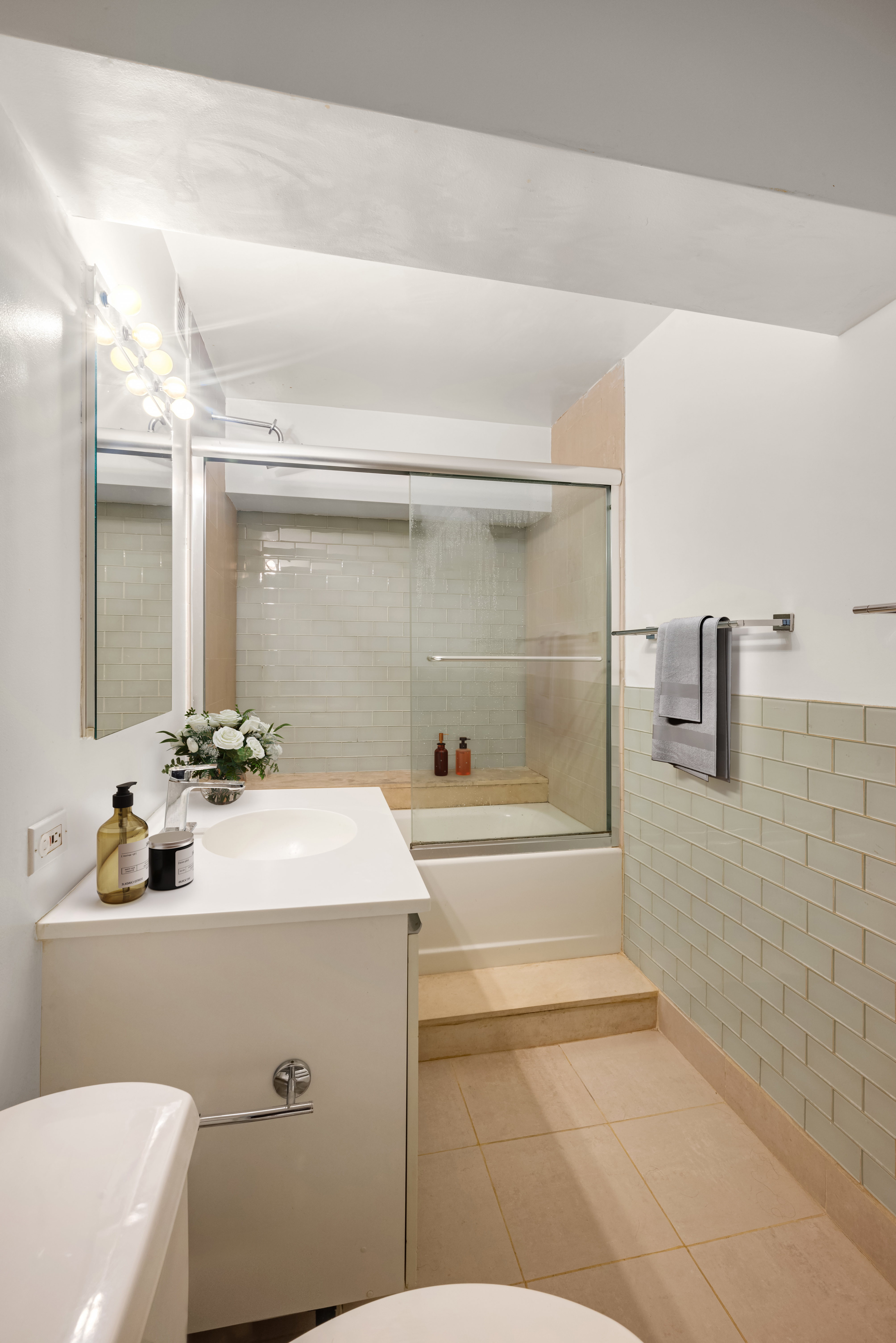 421 Hudson Street, Unit 409 Manhattan, NY 10014 - Photo 9 of 11