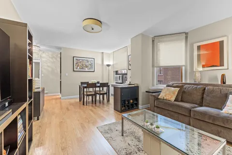$740,000 | 263 West End Avenue, Unit 6E | Upper West Side