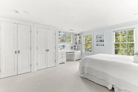 $4,150,000 | 33 Hundreds Circle, Wellesley Hills, MA 02481