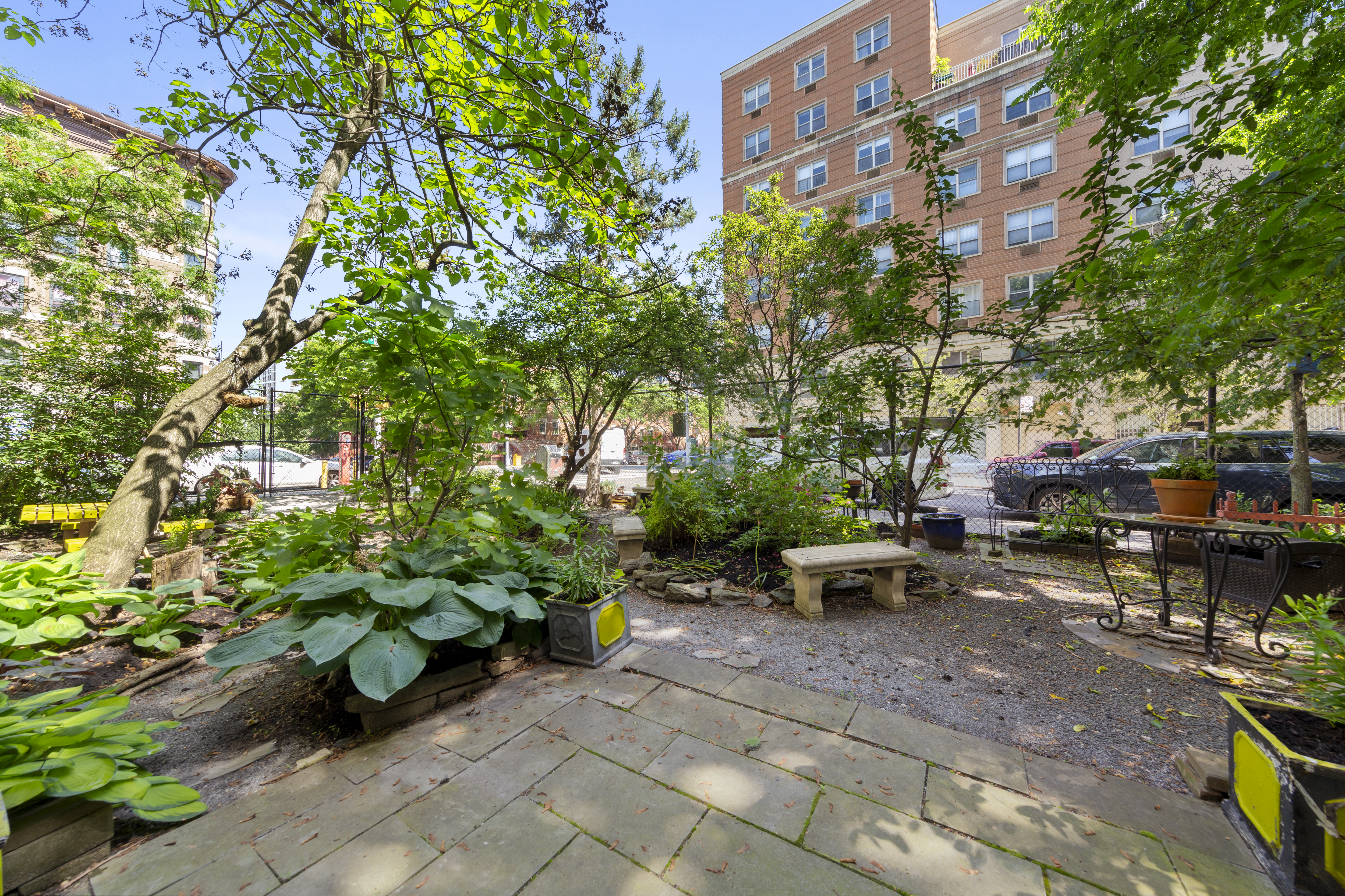 1775 Madison Avenue, Unit 1A Manhattan, NY 10035 - Photo 8 of 10 a view of a backyard with sitting area