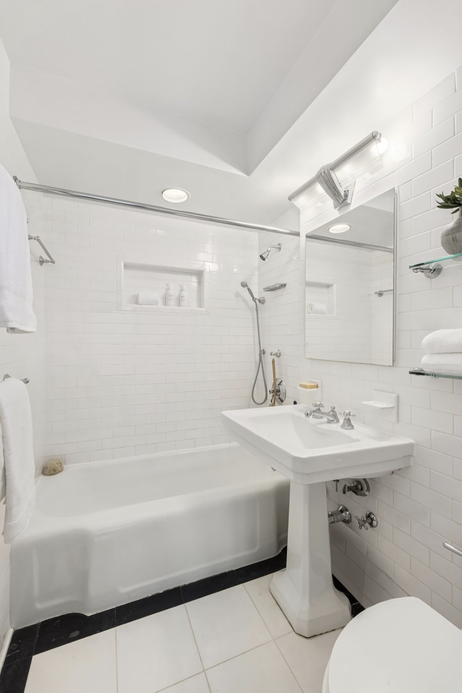 2 5th Avenue, Unit 17AB Manhattan, NY 10011 - Photo 13 of 16