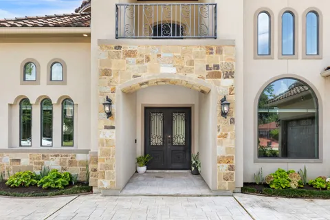 $975,000 | 16015 Fawn Vista, Houston, TX 77068