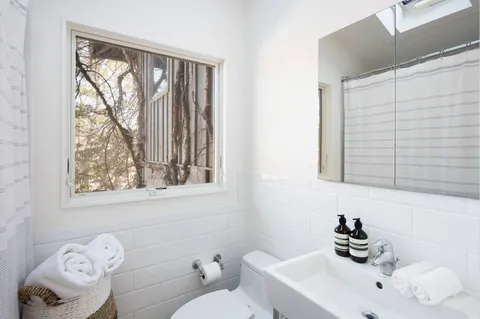 $3,850,000 | 44 Cliff Road, Amagansett, NY 11930