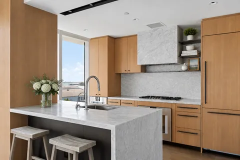 $2,195,000 | 50 Bridge Park Drive, Unit 7D | Brooklyn Heights