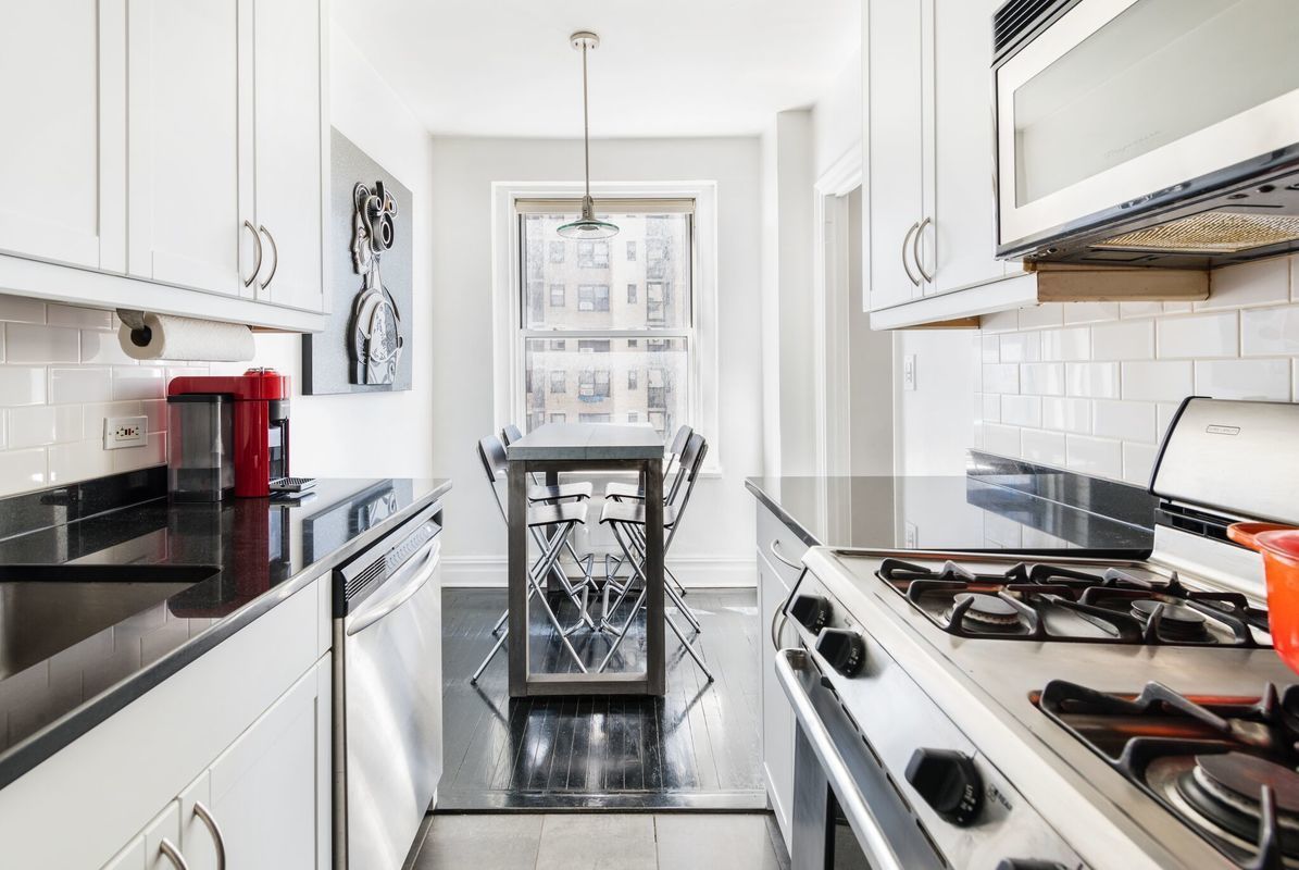 433 West 34th Street, Unit 7N Manhattan, NY 10001 - Photo 2 of 9