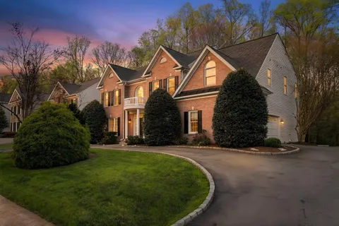 $1,275,000 | 15816 Thistlebridge Drive, Rockville, MD 20853