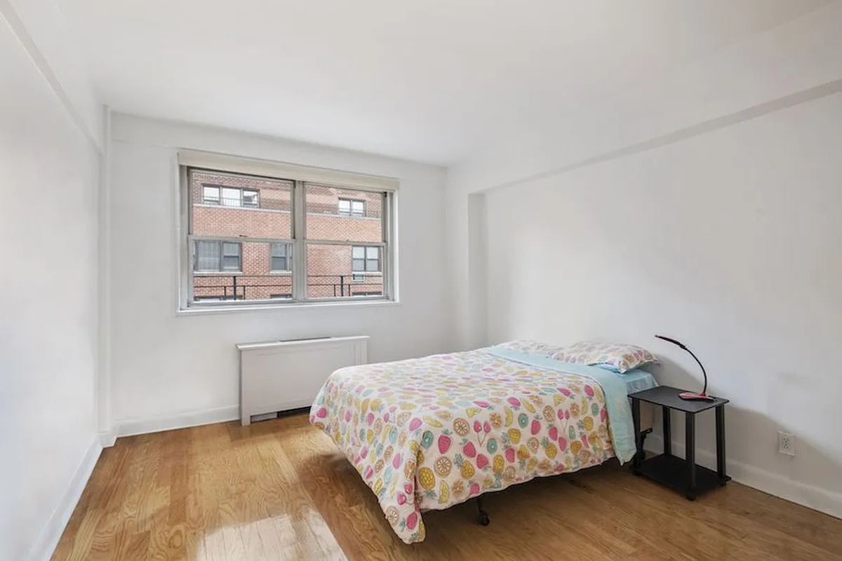 211 East 53rd Street, Unit 14B Manhattan, NY 10022 - Photo 2 of 8 a bedroom with a bed and a window