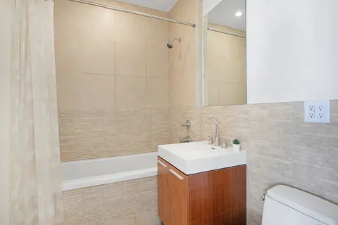 $2,290,000 | 20 Bayard Street, Unit 12A | Williamsburg