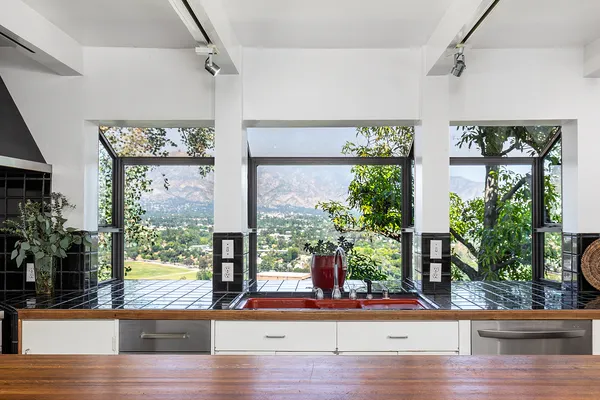 $2,695,000 | 1018 Glen Oaks Boulevard, Pasadena, CA 91105