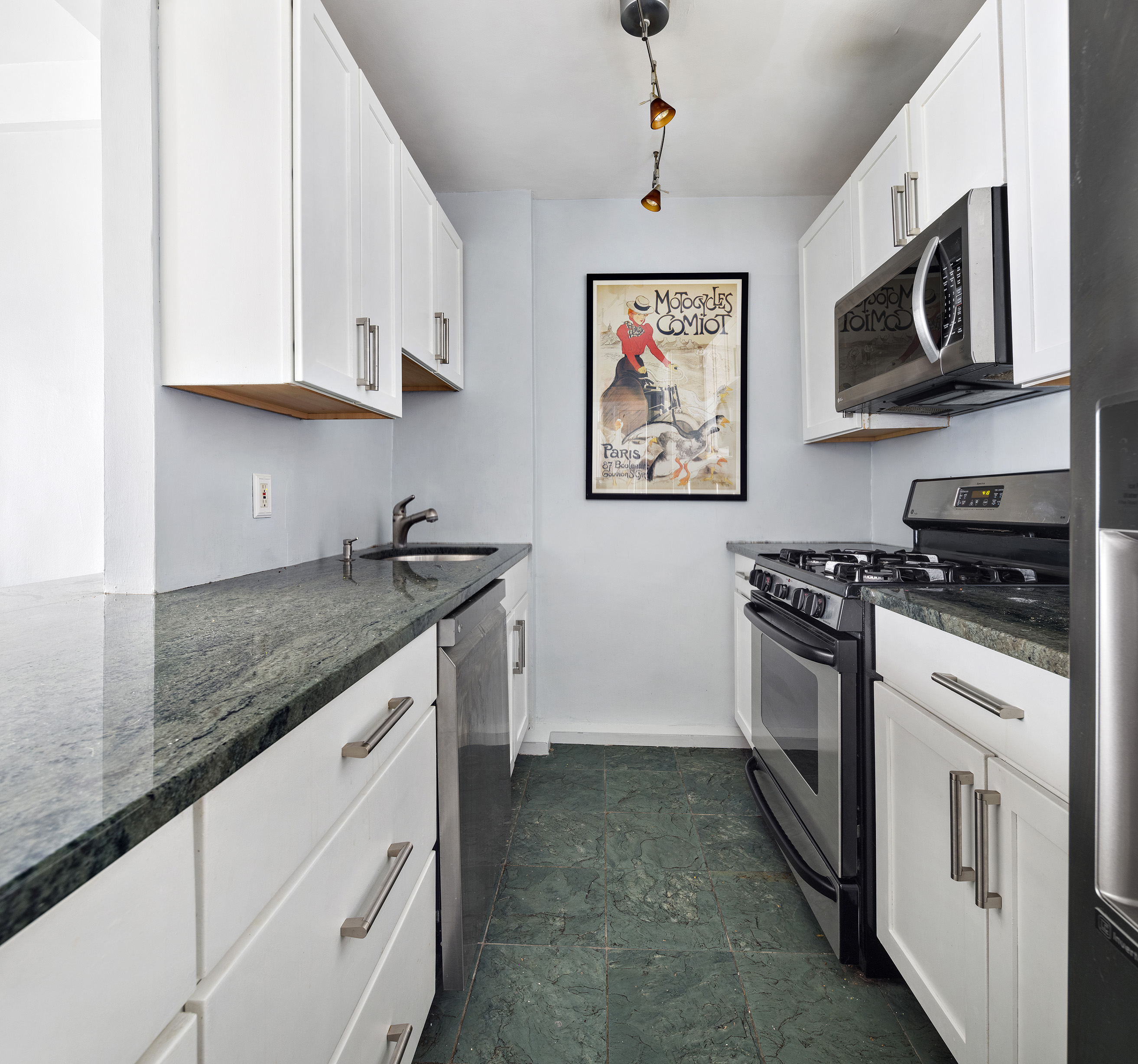 40 East 9th Street, Unit 7L Manhattan, NY 10003 - Photo 5 of 13