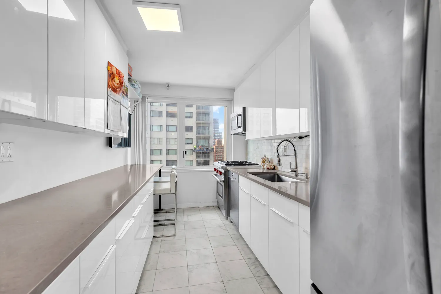 $1,290,000 | 300 East 59th Street, Unit 2601 | Sutton Place