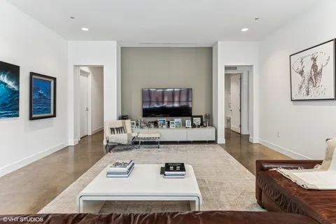 $2,999,999 | 900 West Washington Boulevard, Unit 202, Chicago, IL 60607
