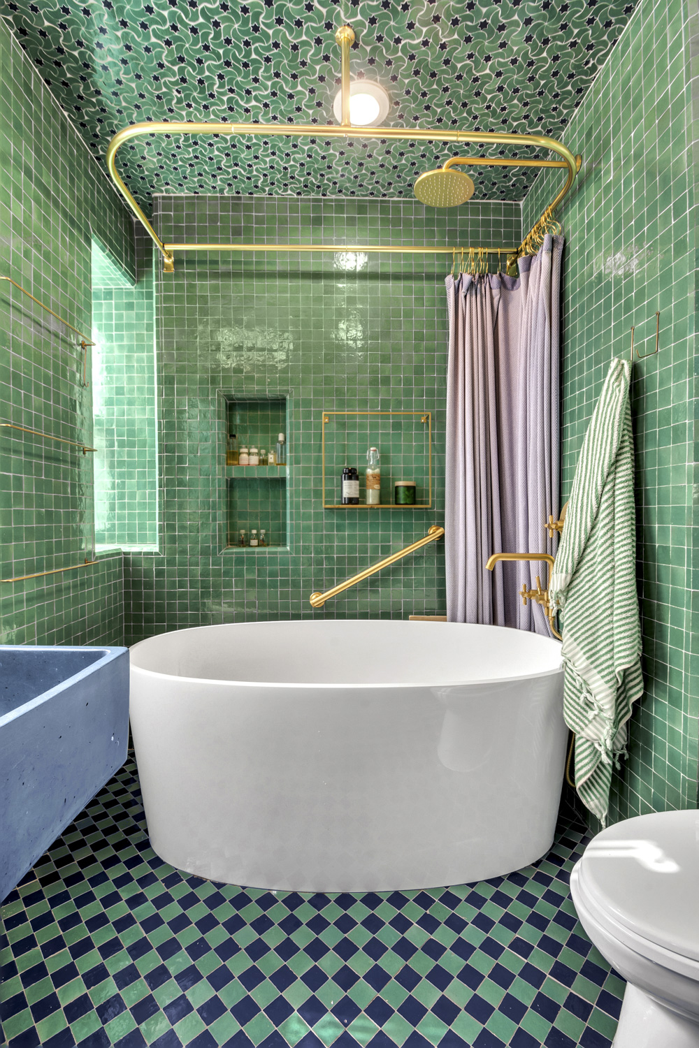 275 Clinton Avenue, Unit 4-1 Brooklyn, NY 11205 - Photo 19 of 20 a white tub sitting in front of a house