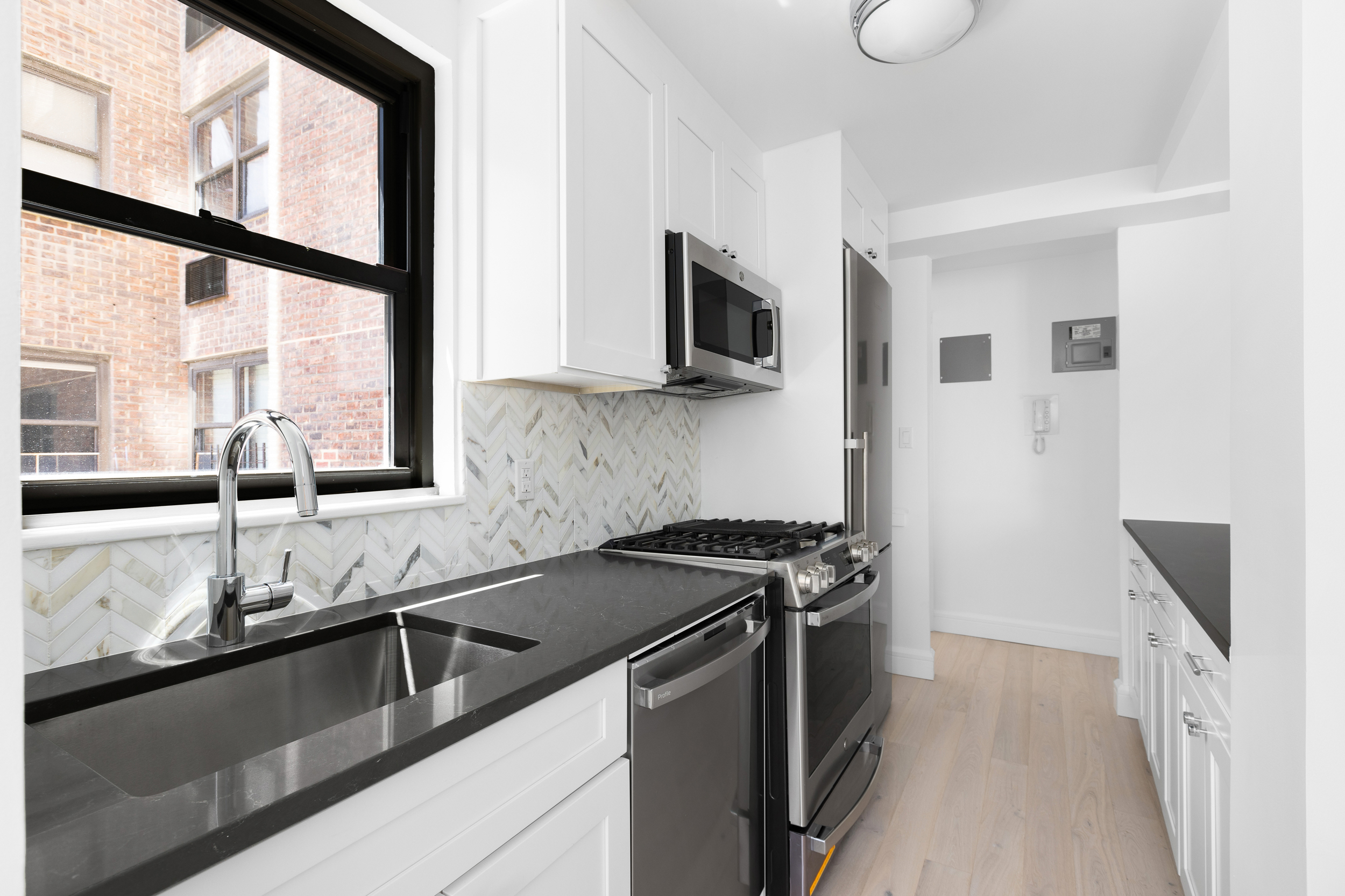 233 East 69th Street, Unit 6K Manhattan, NY 10021 - Photo 7 of 11