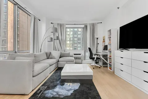 $675,000 | 44-15 Purves Street, Unit 6D | Long Island City
