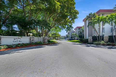 $489,000 | 3050 Northeast 48th Court, Unit 401, Lighthouse Point, FL 33064