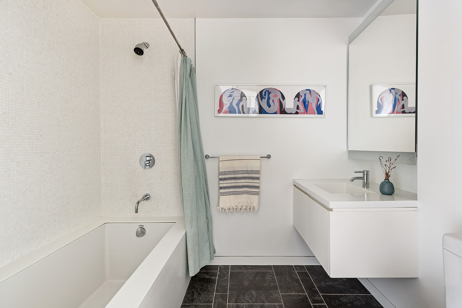 1 Grand Army Plaza, Unit 5C Brooklyn, NY 11238 - Photo 11 of 17 a bathroom with a sink a toilet and a bathtub