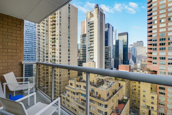 $6,000 | 234 East 46th Street, Unit 1904 | Midtown East