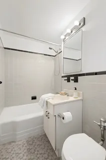 $565,000 | 50 King Street, Unit 9A | Hudson Square