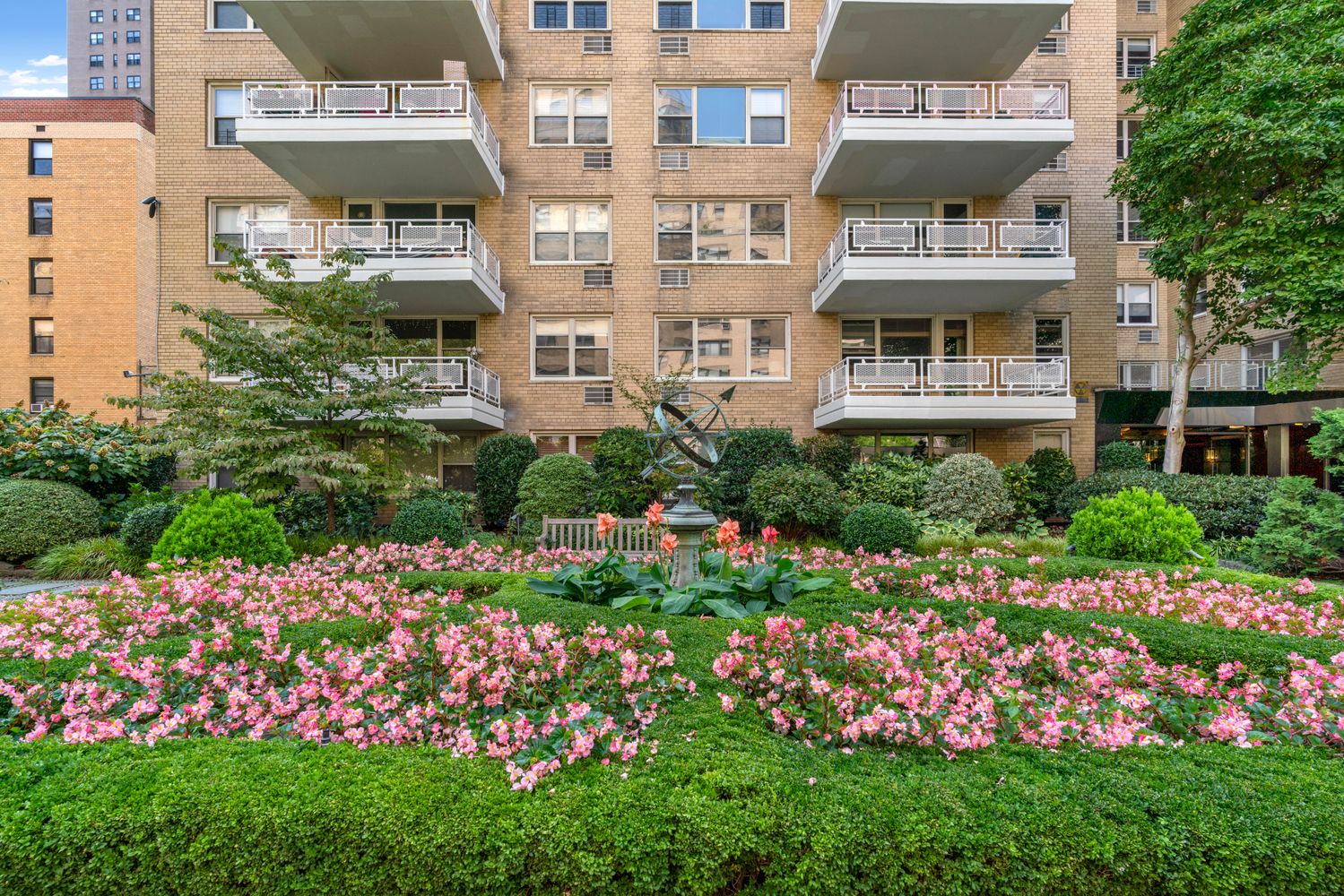 40 East 9th Street, Unit 6M Manhattan, NY 10003 - Photo 18 of 22 a view of building with yard and bench
