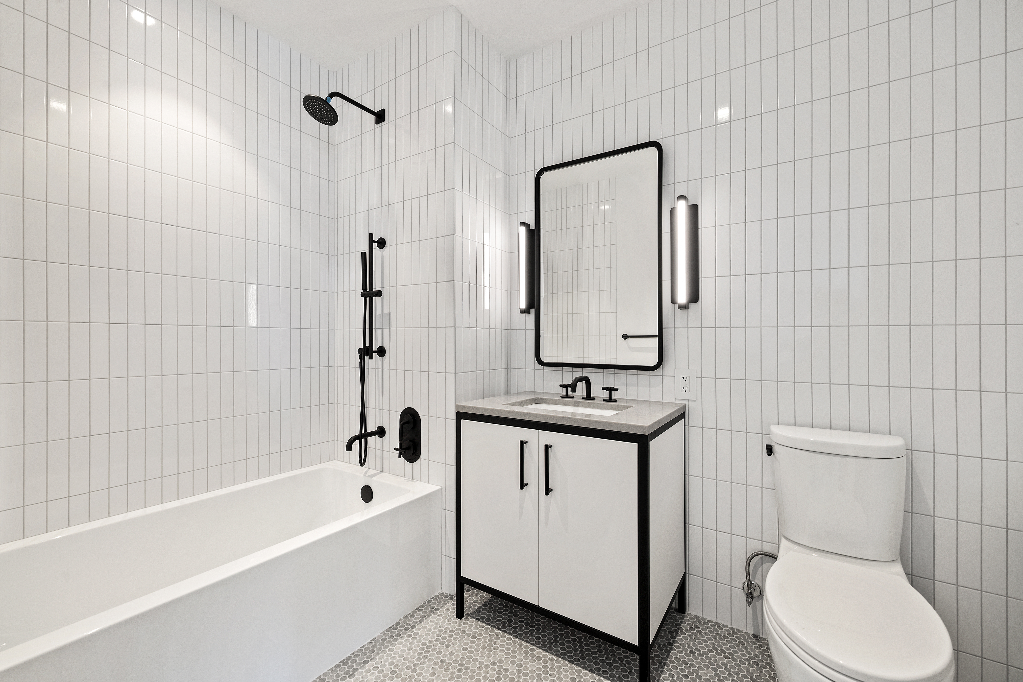 29 Huron Street, Unit 6AE Brooklyn, NY 11222 - Photo 4 of 13 a bathroom with a toilet a sink and bathtub