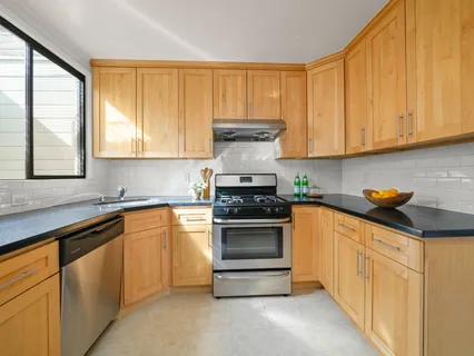 $1,595,000 | 3427-3429 Lincoln Way, San Francisco, CA 94122