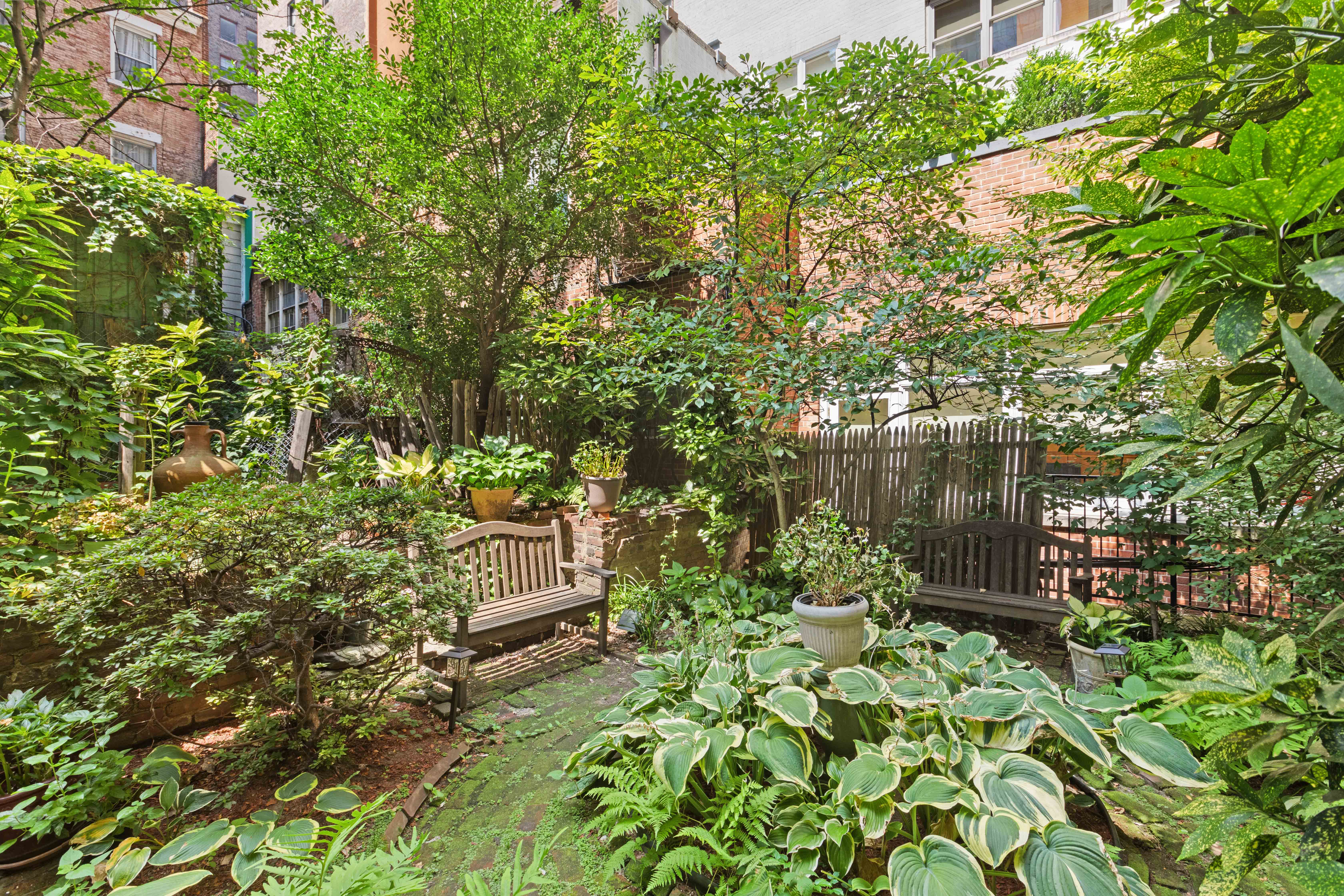 135 East 39th Street, Unit 6D Manhattan, NY 10016 - Photo 10 of 11 a backyard of a house with lots of green space and garden