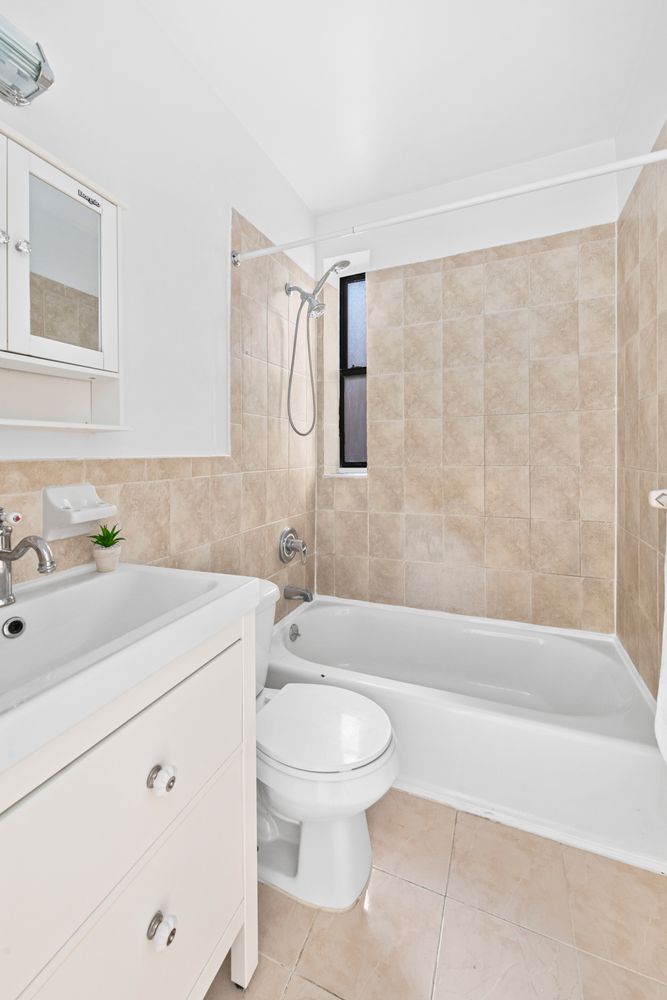 $2,100 | 2506 Davidson Avenue, Unit 1C | Fordham Manor