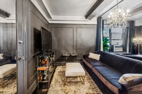 $439,000 | 235 West 102nd Street, Unit 16D | Upper West Side