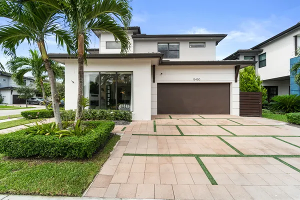 $1,395,000 | 15450 Northwest 88th Avenue, Miami Lakes, FL 33018