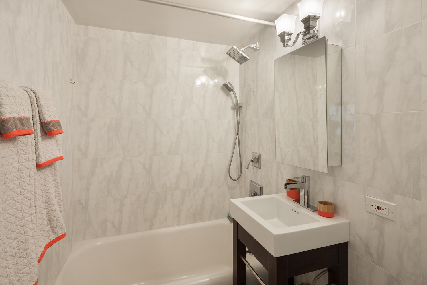 320 East 42nd Street, Unit 1711 Manhattan, NY 10017 - Photo 3 of 6