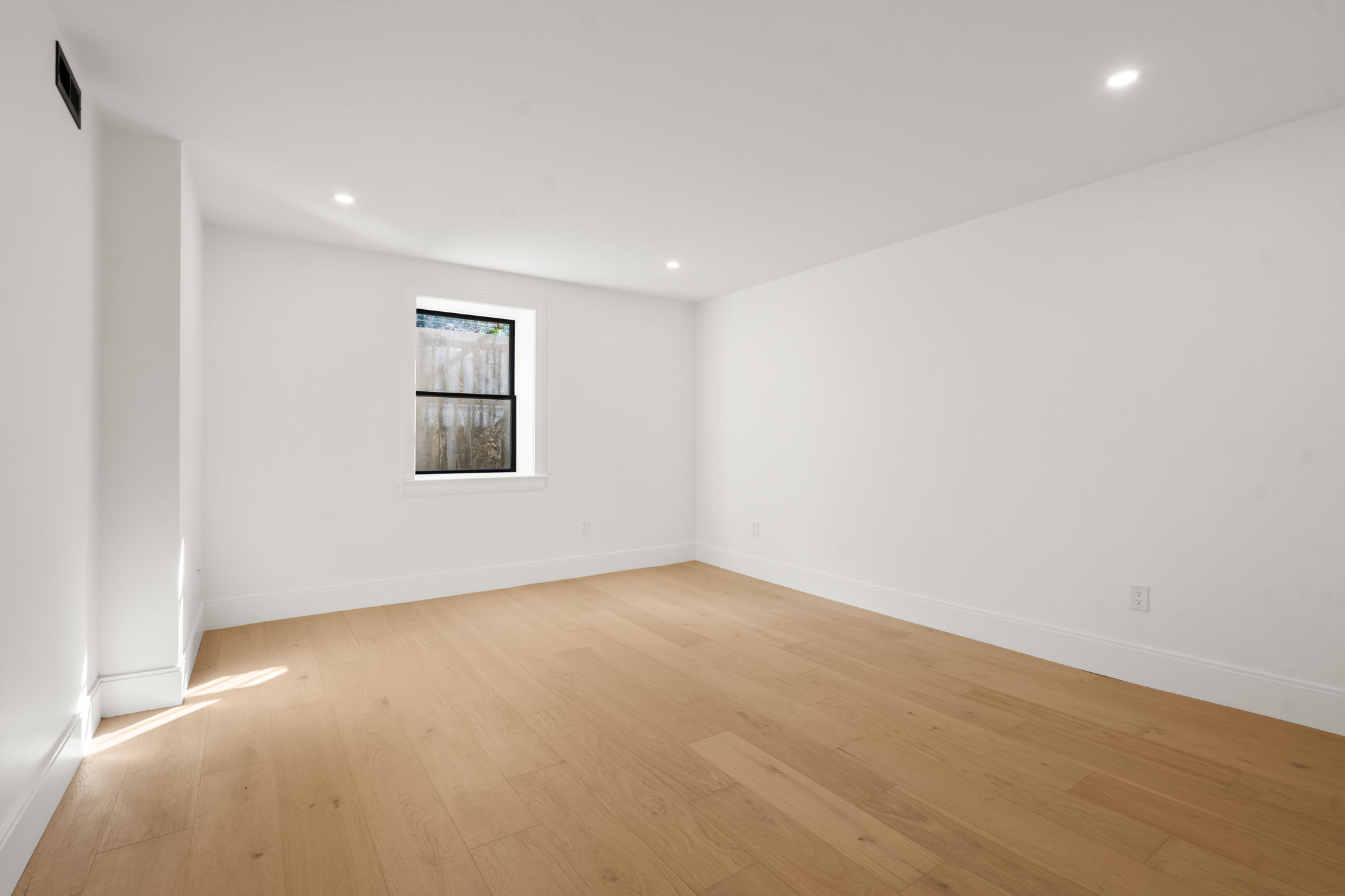 20 Oakland Street Wellesley, MA 02481 - Photo 28 of 30 an empty room with a window