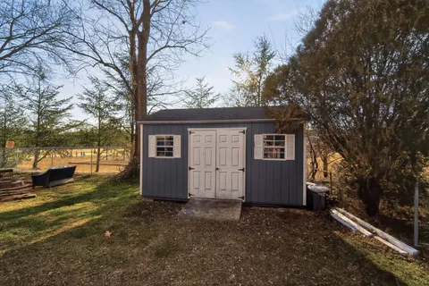 $880,000 | 5911 Bond Court, Alexandria, VA 22315