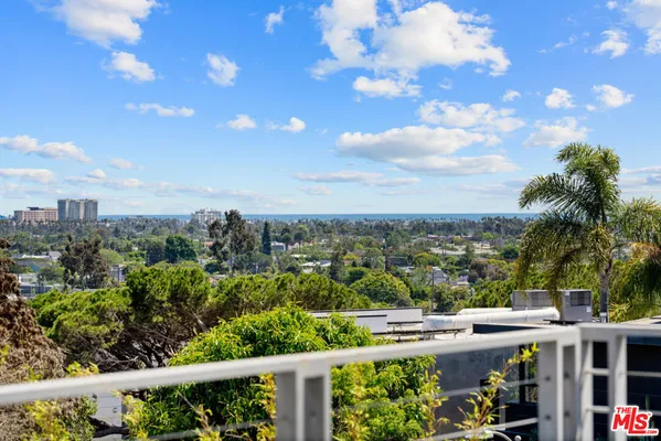 $4,100,000 | 3218 Maplewood Avenue, Los Angeles, CA 90066
