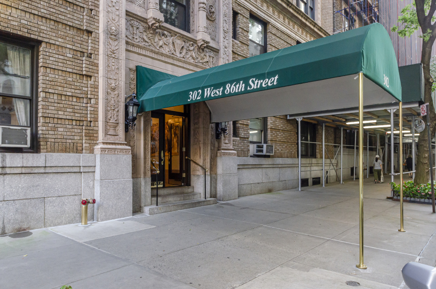 302 West 86th Street, Unit 11C Manhattan, NY 10024 - Photo 15 of 16 a view of a building with entryway