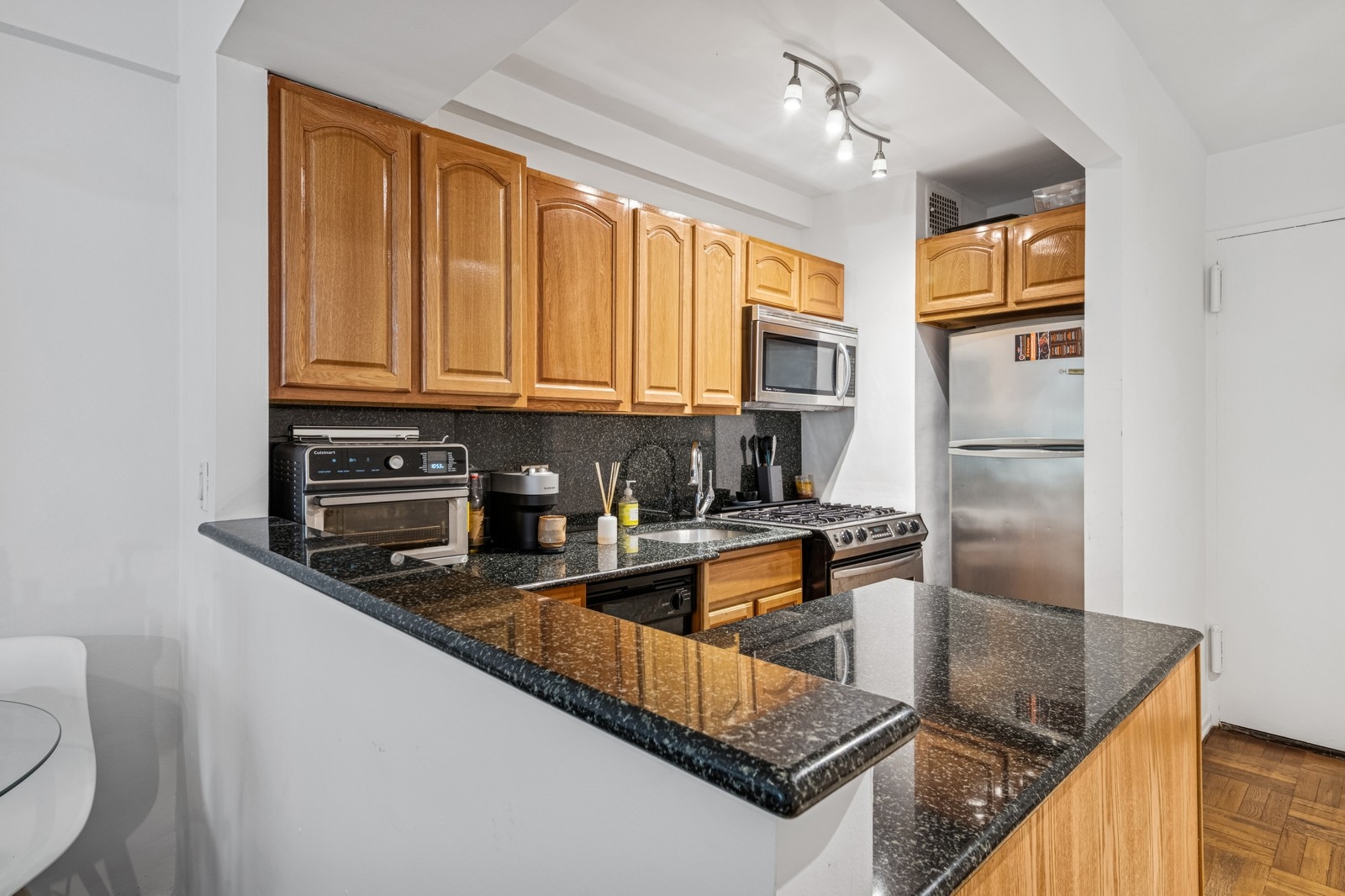 315 East 69th Street, Unit 2A Manhattan, NY 10021 - Photo 2 of 4