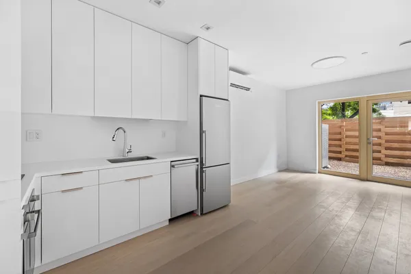 $4,750 | 369 Manhattan Avenue, Unit 1 | Williamsburg