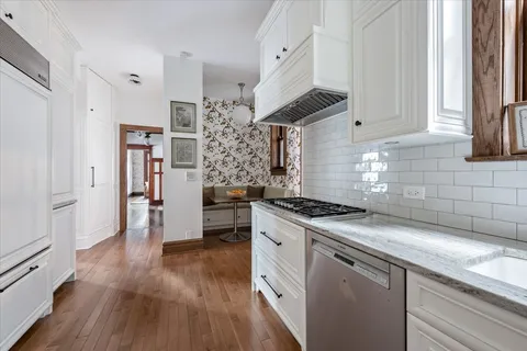 $1,200,000 | 457 West Fullerton Parkway, Unit 2W, Chicago, IL 60614