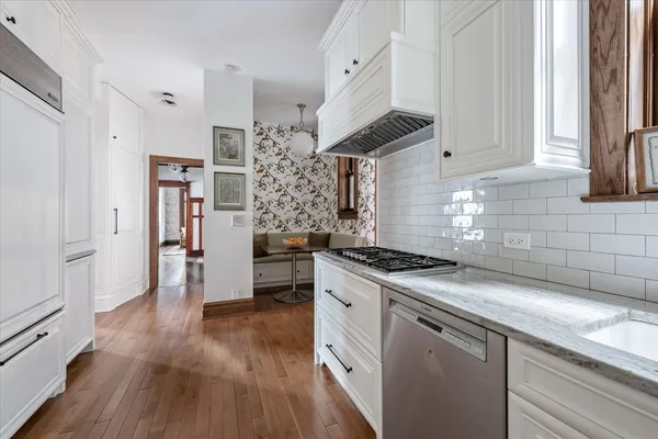 $1,200,000 | 457 West Fullerton Parkway, Unit 2W, Chicago, IL 60614