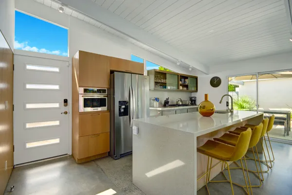 $1,075,000 | 406 East Desert Holly Circle, Palm Springs, CA 92262