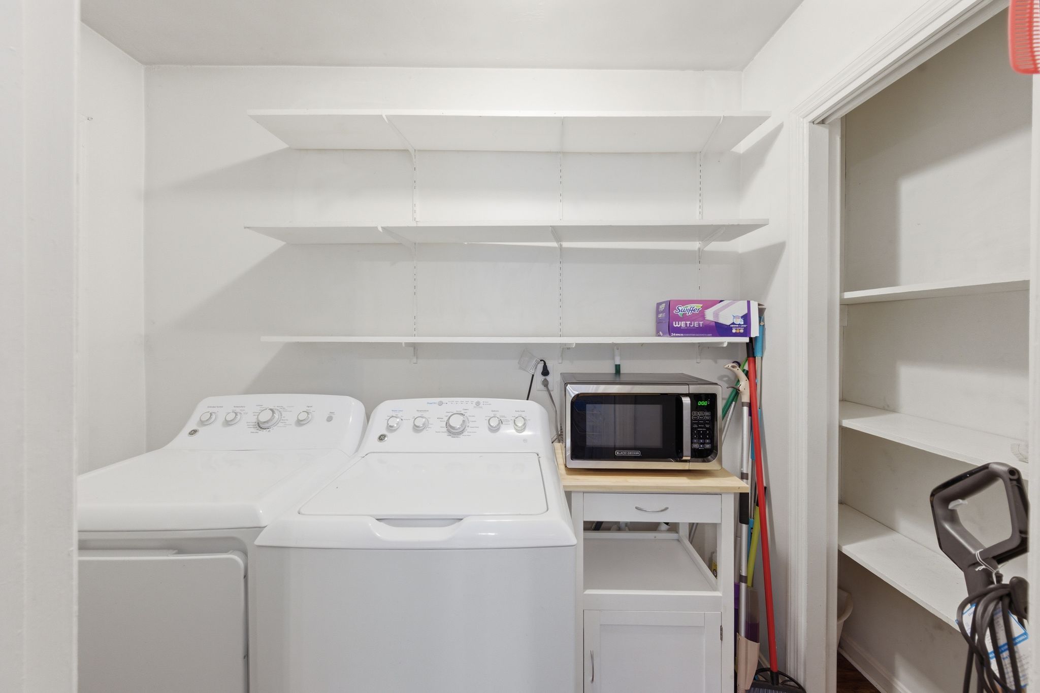 307 Paragon Mills Road Nashville, TN 37211 - Photo 11 of 29 a utility room with dryer and washer