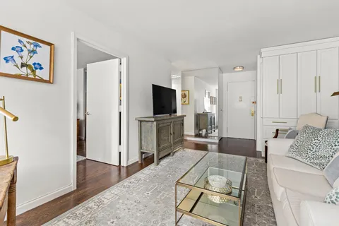 $715,000 | 2025 Broadway, Unit 5K | Upper West Side