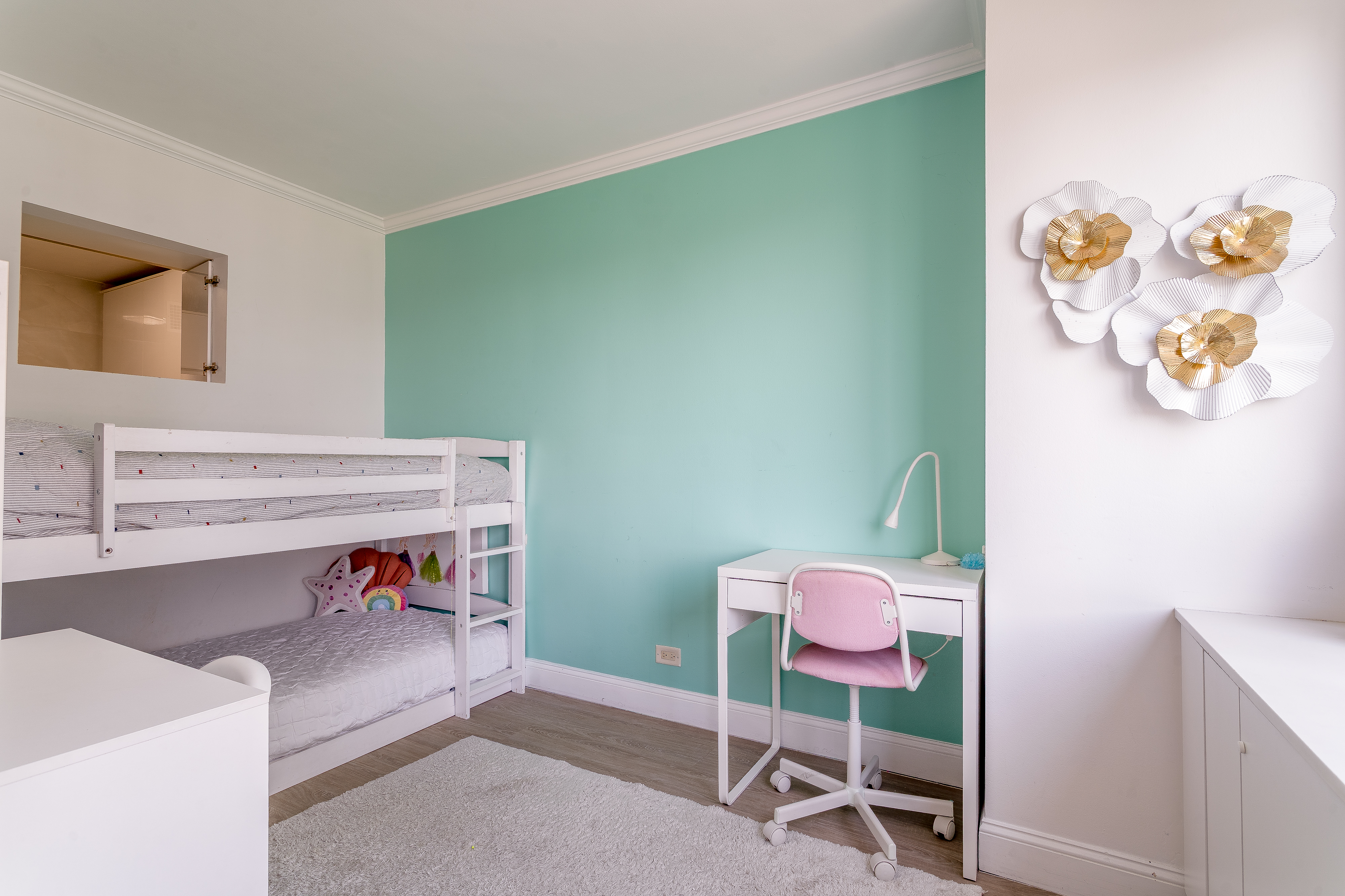 530 East 72nd Street, Unit 7C Manhattan, NY 10021 - Photo 8 of 17 a view of livingroom with furniture